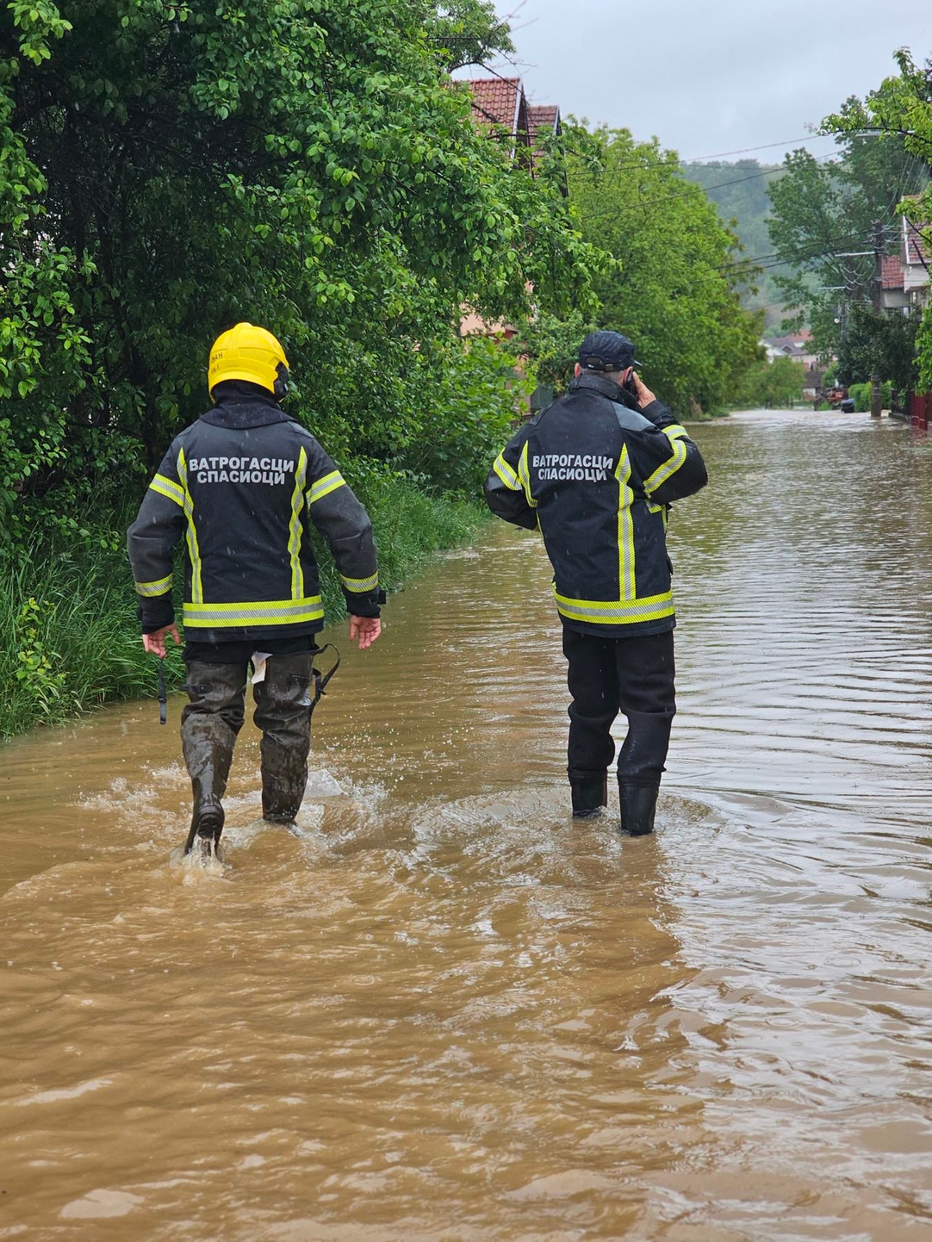 Vatrogasci-spasioci na terenu, foto: M.M.
