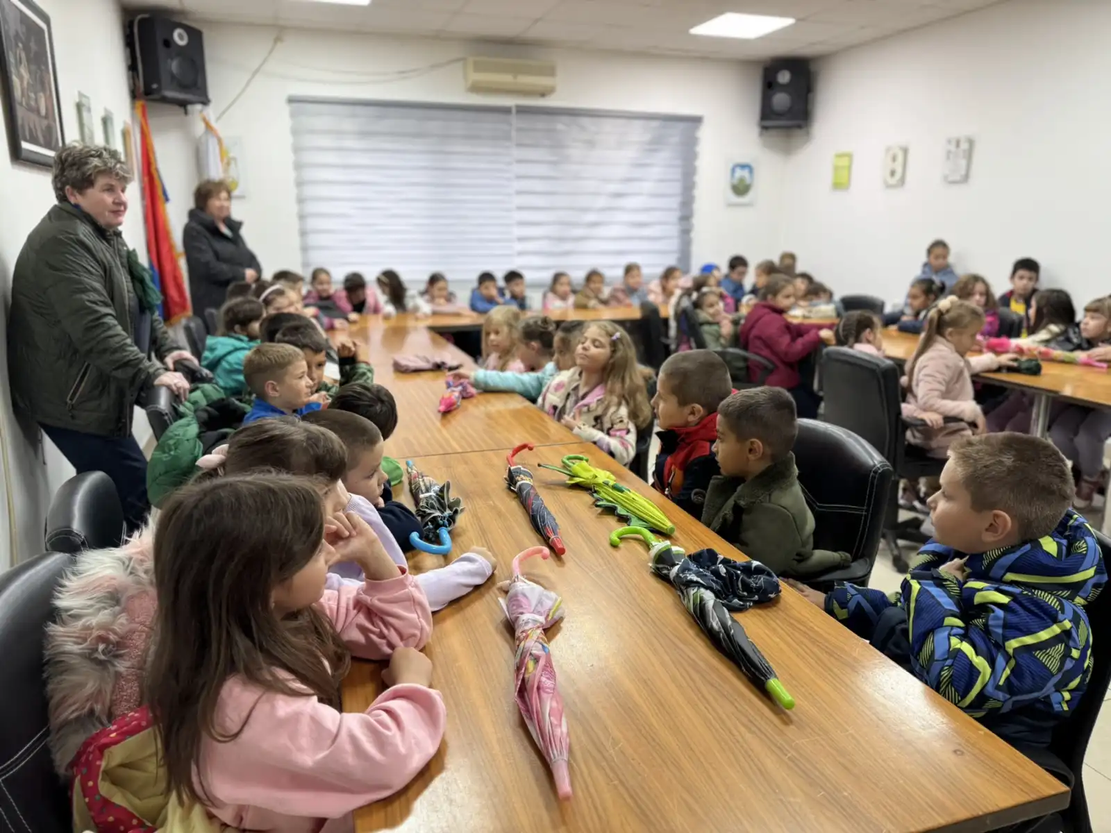 Prvaci Osnovne škole „Dobrila Stambolić“ posetili Opštinu Svrljig 1 Dečica iz OŠ ,,Dobrila Stambolić'' u poseti Opštini, foto: Svrljiške novine