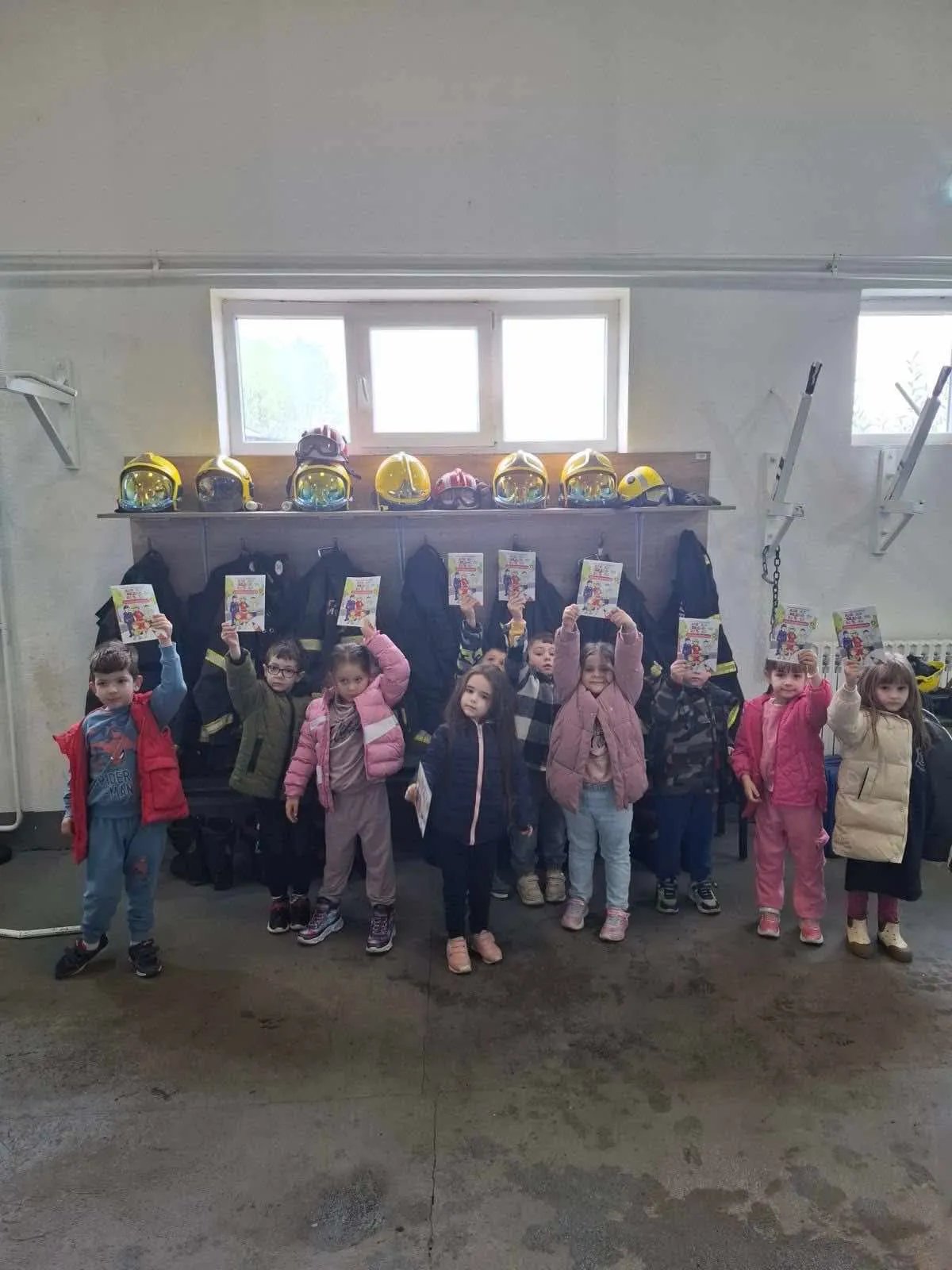 Deca iz PU Poletarac u poseti vatrogascima, foto: J.M.