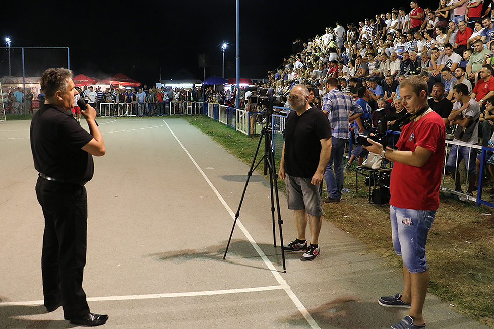 Narodni poslanik Milija Miletić u obraćanju prisutnima na finalnoj večeri turnira, foto: M. Miladinović, Svrljiške novine