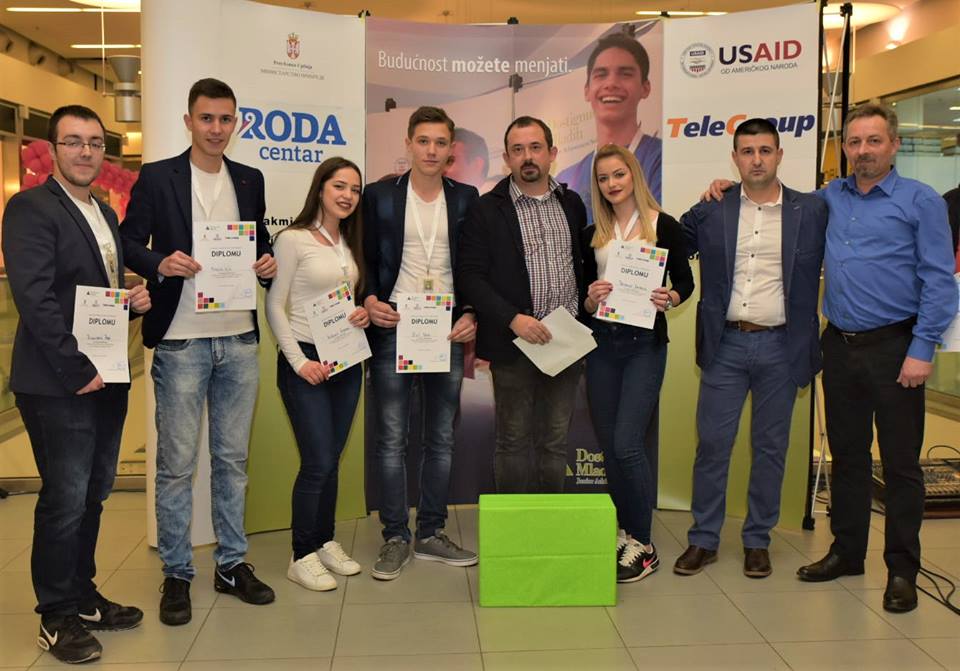 Fotografija preuzeta sa Fejsbuk stranice ‚‚Dostignuća Mladih u Srbiji/Junior Achievement in Serbia''