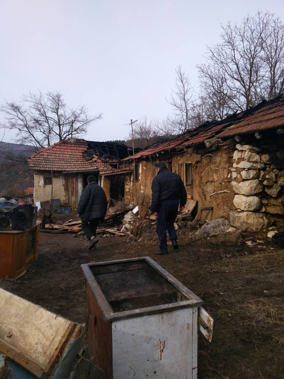 U požaru izgorela kuća u selu Drajinac kod Svrljiga 1 Miletić i Milivojević, foto: Đorđević