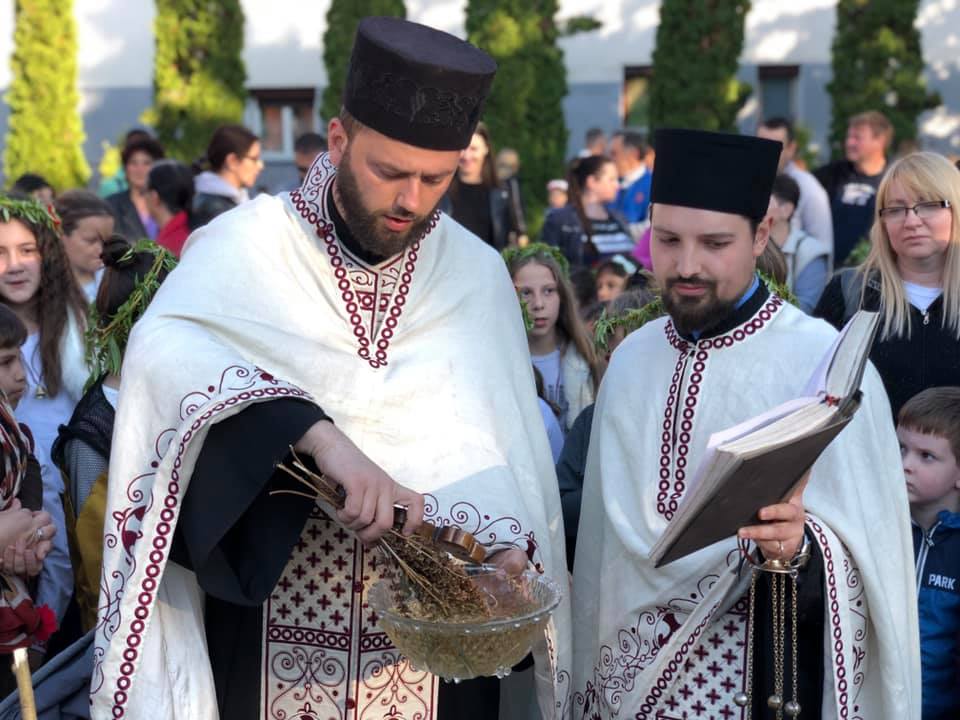 Sutra obeležavamo Lazarevu subotu 1 Svrljiški sveštenici, praznik Vrbica, foto: M.M.