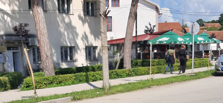 Krenulo skidanje plakata sa bandera u Svrljigu 1 Foto: J.N.