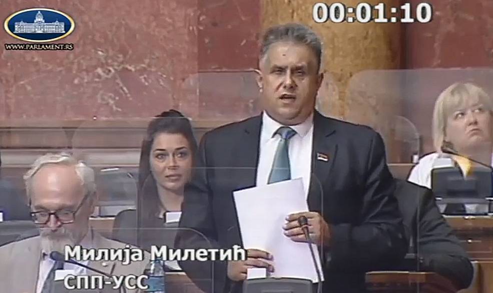 MILETIĆ UPOZORIO NA OPASNOST PO ZDRAVLJE: Što pre treba ih demontirati! (FOTO, VIDEO) 1 Narodni poslanik Milija Miletić, foto: Parlament