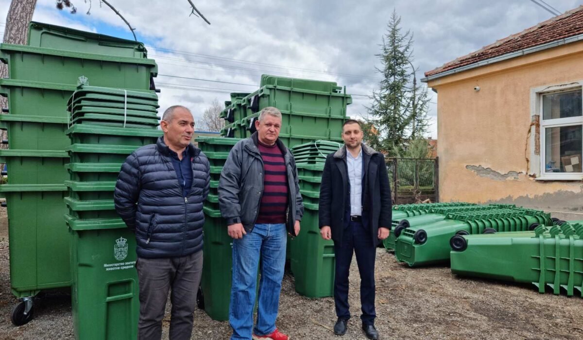 Stigli kontejneri i kante po programu Ministarstva, foto: M.M.