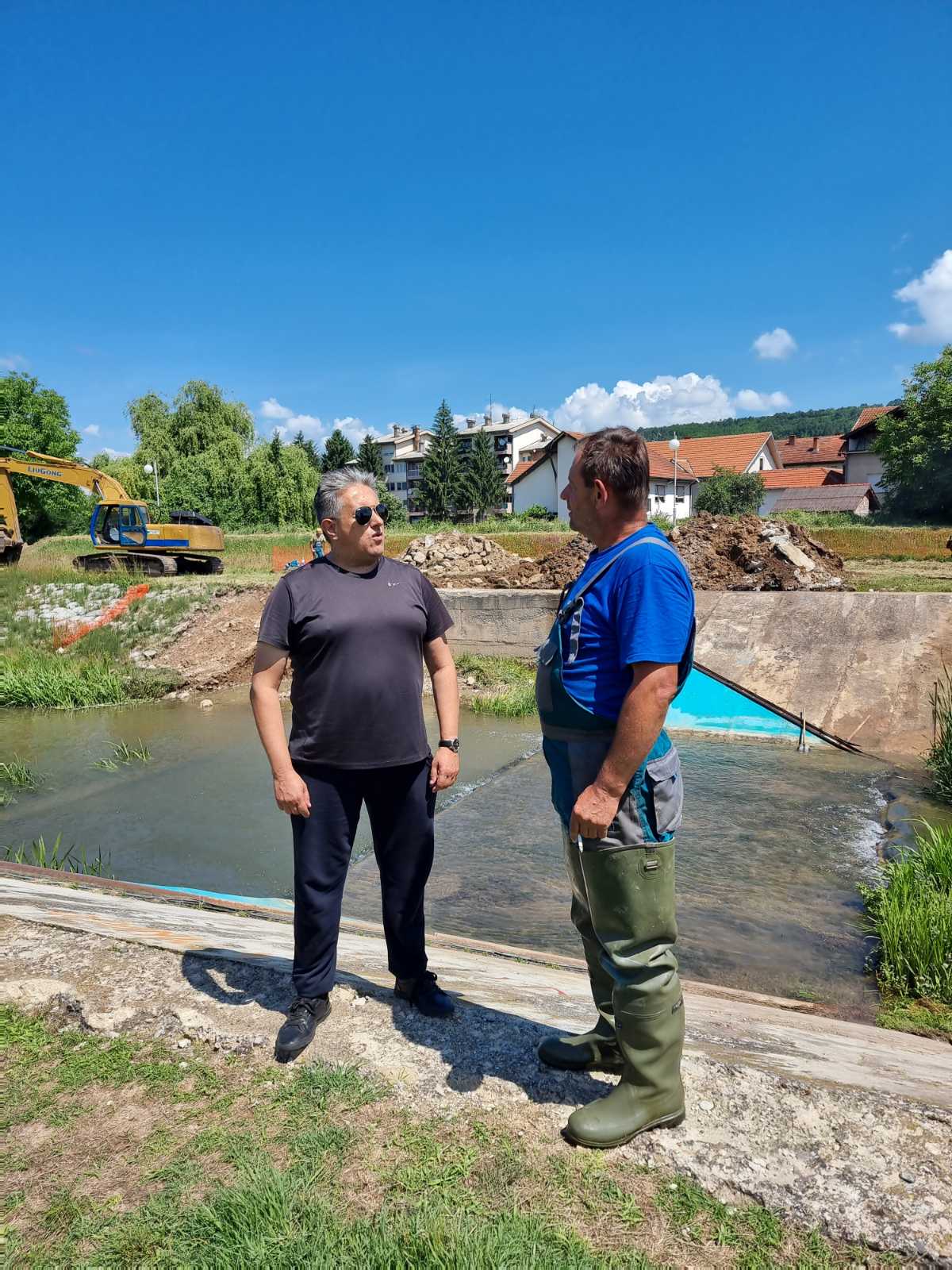 Miletić zadovoljan radovima na izgradnji brane na Svrljiškom Timoku 2 Miletić obišao radnike na brani, foto: M.M.