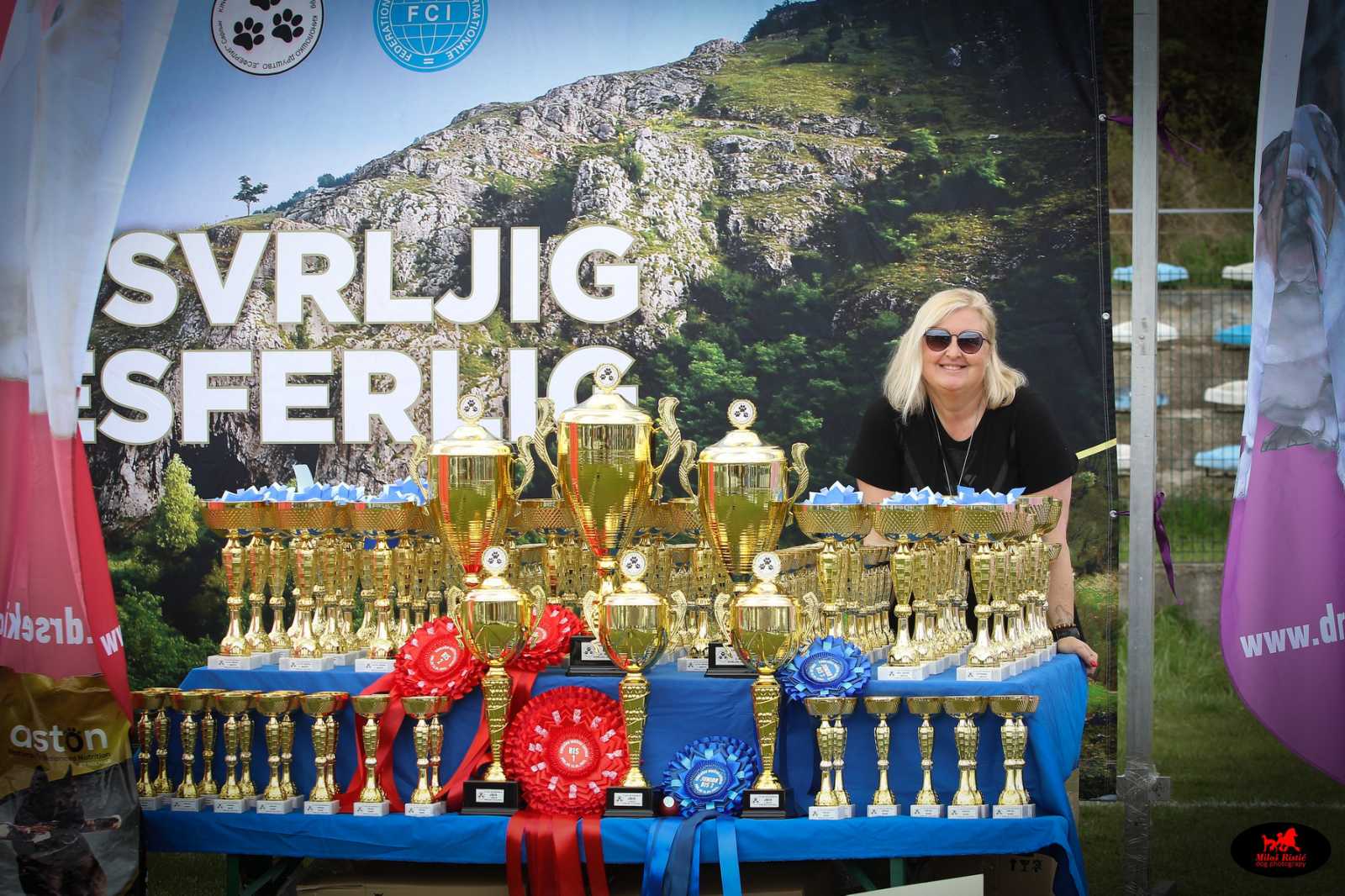 Nagrade, foto: Miloš Ristić, fotografije ustupilo KD ,,Esferlig'', predsednik Vesna Miloradović
