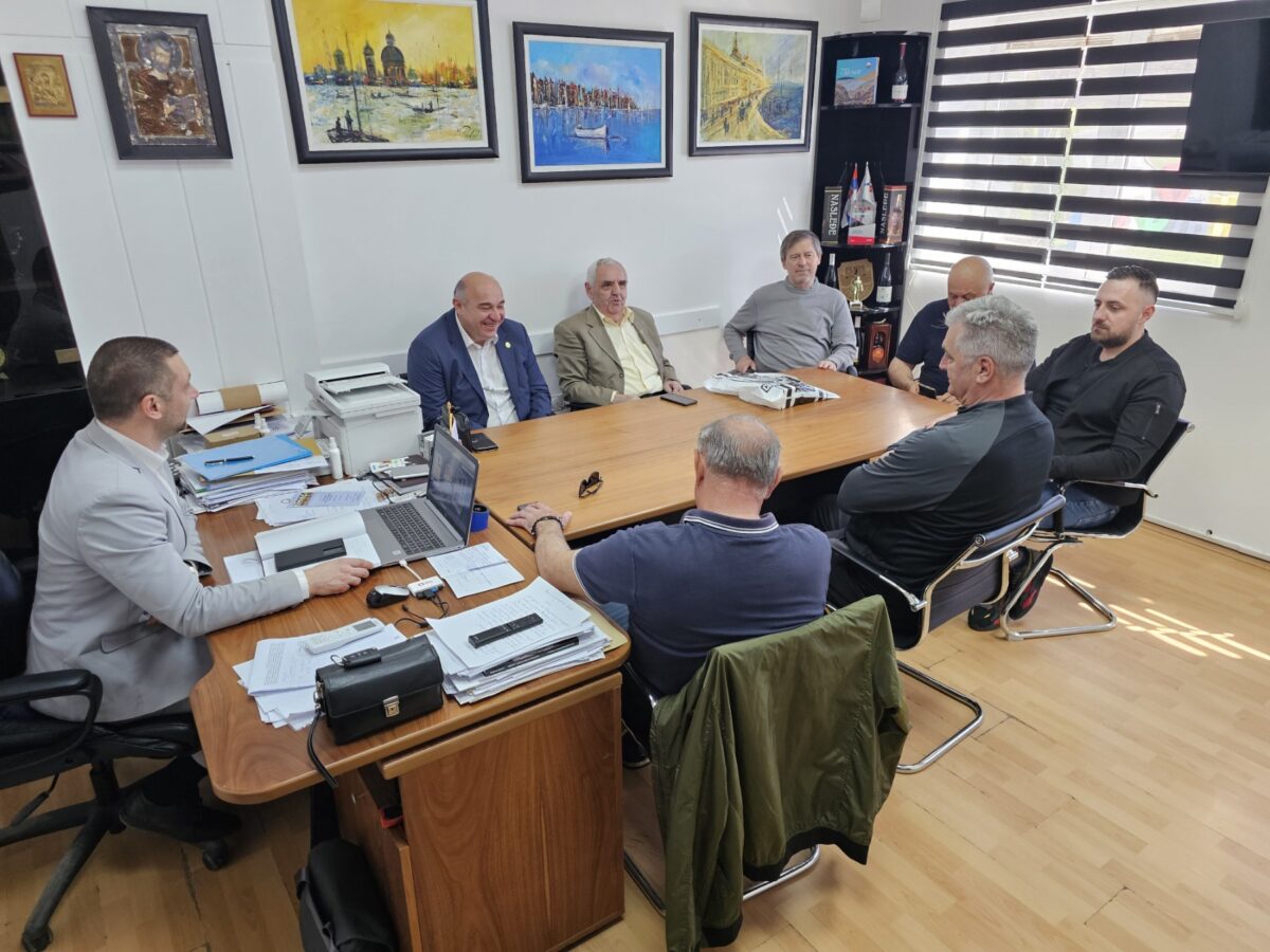 Sastanak u kabinetu predsednika opštine, foto: D.R.