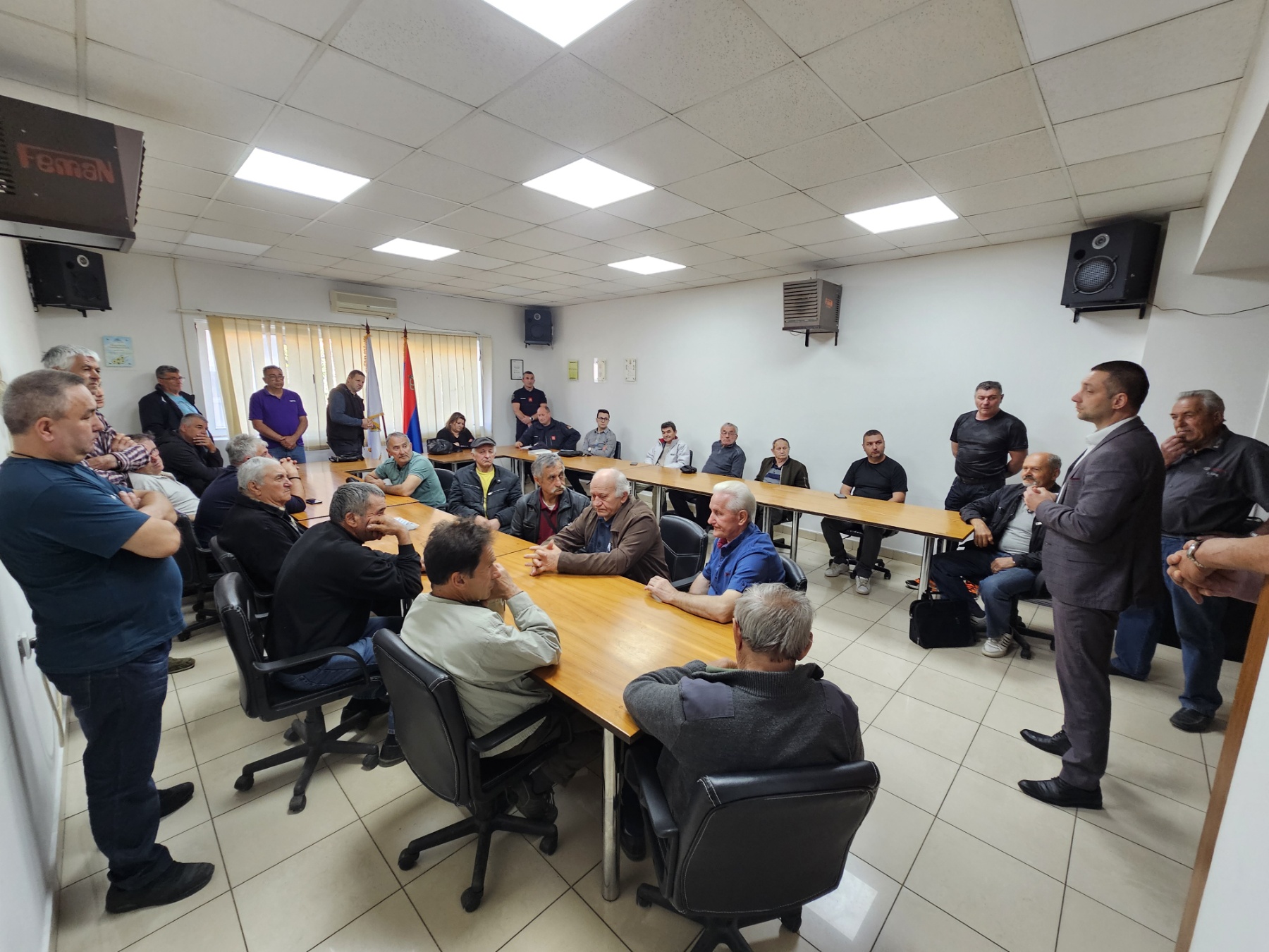 Sastanak predstavnika MZ, Sektora, vatrogasaca i predsednika opštine Svrljig, foto: M.M.