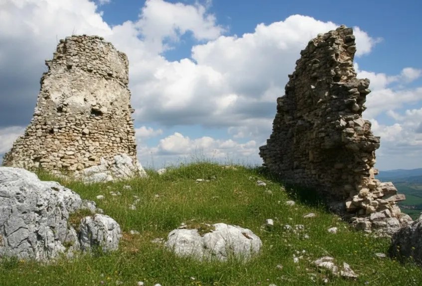 Stari grad Svrljig, foto: Svrljiške novine