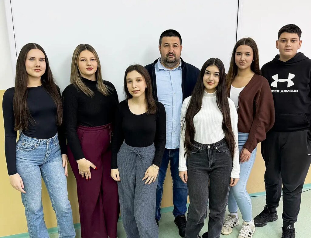 Učenička kompanija „Spoonix“, koju čine Lara Miladinović, Nevena Milutimović, Sara Radojković, Nina Nedeljković, Dunja Veselinović i Pavle Zlatković, foto: Svrljiške novine