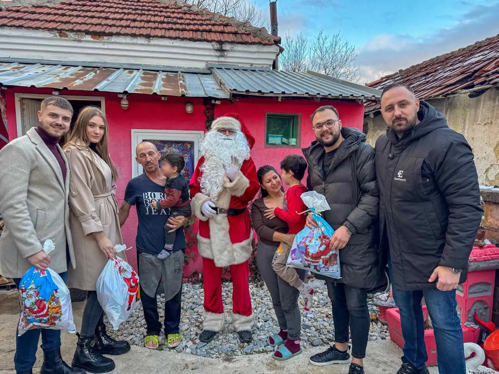Deda Mraz stigao do svih mališana, foto: Svrljiške novine