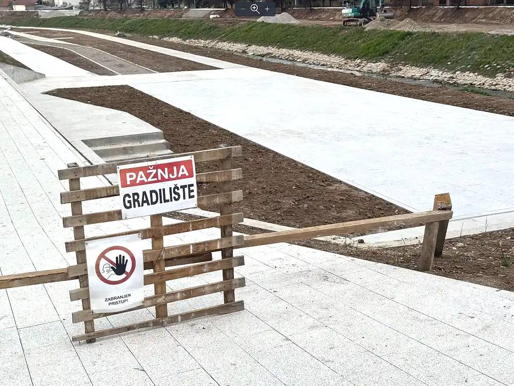 Mole se građani da se ne kreću u zoni izvođenja radova na keju 1 Gradilište, foto: Svrljiške novine