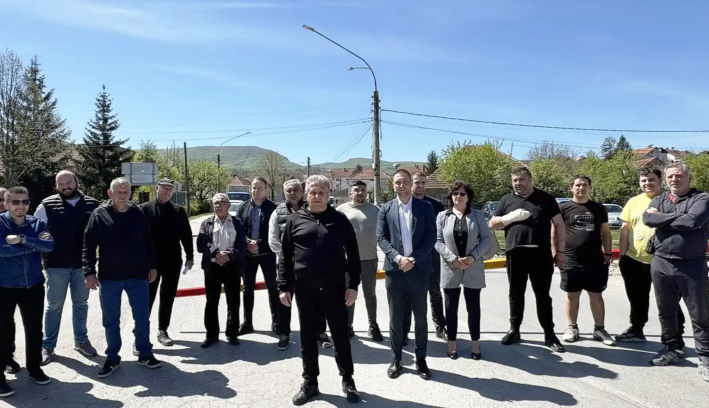 Zaustavljen saobraćaj zbog lošeg stanja pružnog prelaza u Svrljigu (FOTO&VIDEO) 1 Pružni prelaz, Svrljig, foto: Svrljiške novine