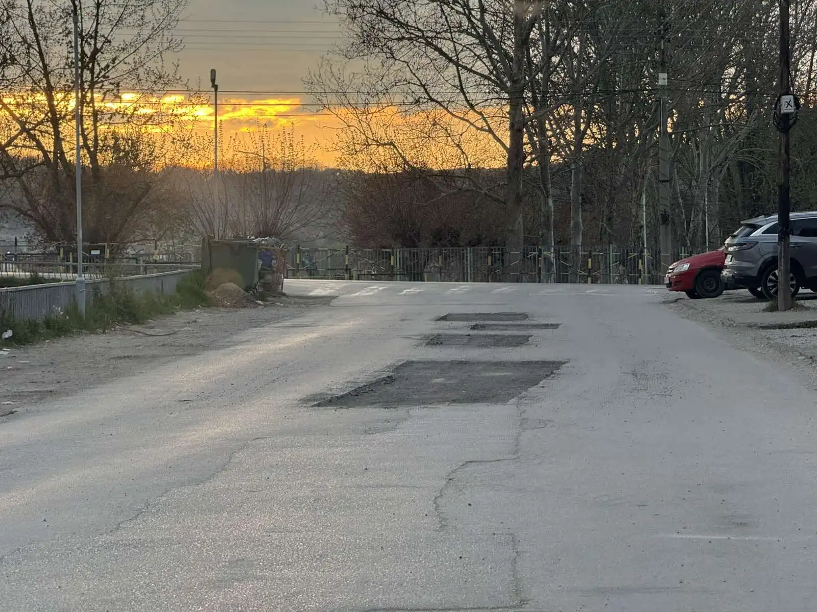 Vozite oprezno, otvorene rupe u Omladinskoj 1 Otvorene rupe u Omladinskoj, foto: Svrljiške novine