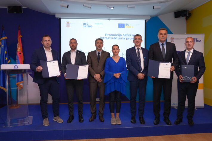 120.000 dolara za rekonstrukciju Centra za kulturu 1 Fotografija sa dodele ugovora, autor fotografija: Dragana Udovičić, preuzeto: EU PRO Plus, ustupljena fotografija