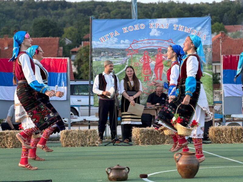 Dva dana igre, pesme i tradicije u Svrljigu: Završen 11. Međunarodni festival folklora „Igra kolo kraj Timoka“ 2 Igra kolo kraj Timoka, foto: M.M.
