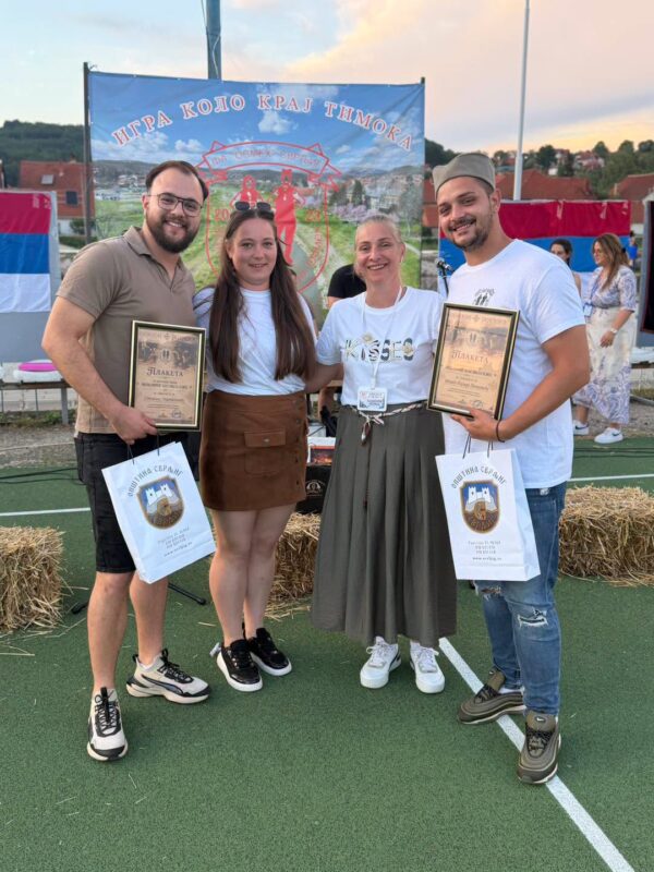Dva dana igre, pesme i tradicije u Svrljigu: Završen 11. Međunarodni festival folklora „Igra kolo kraj Timoka“ 3 Igra kolo kraj Timoka, voditelji, žiri, foto: M.M.
