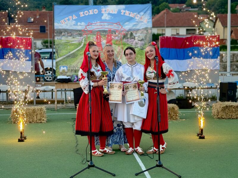 Folklor, osmesi i tradicija obeležili 11. Međunarodni festival „Igra kolo kraj Timoka“ u Svrljigu 1 Igra kolo kraj Timoka, pobednici, foto: Svrljiške novine