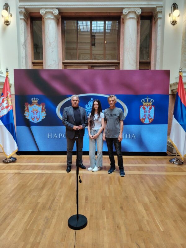 Jovica i Jovana Dimitrijević posetili Narodnu skupštinu Srbije, ugostio ih poslanik Milija Miletić 1 Miletić sa porodicom Dimitrijević u obilasku Narodne Skupštine Republike Srbije, foto: Miletić, privatna arhiva
