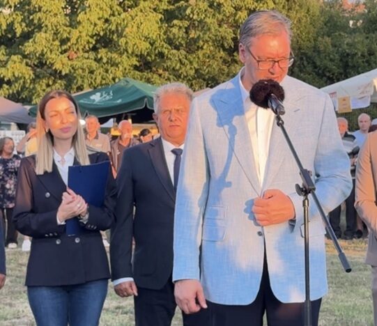 Vučić u Svrljigu: Najavljeno 20 kilometara novih puteva, investitor za više od 100 radnih mesta i brza saobraćajnica do Zaječara 3 Vučić se obraća u Svrljigu, foto: V.N.