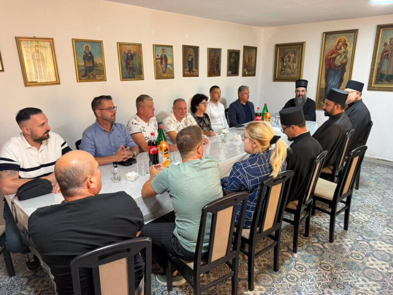 MITROPOLIT ARSENIJE U SVRLJIGU: POČELE PRIPREME ZA OBELEŽAVANJE STOGODIŠNJICE OSVEĆENJA HRAMA 2 sastanak