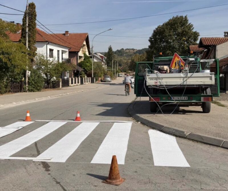 U toku je obeležavanje pešačkih prelaza u Svrljgu 1 Pešački prelaz, uređenje, foto: Svrljiške novine