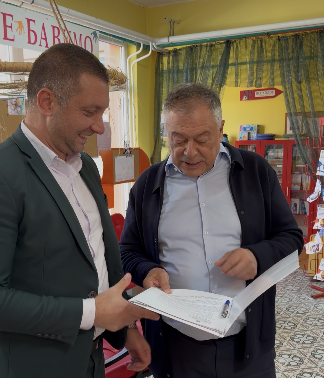 Tončev u Svrljigu: Ministarstvo obezbeđuje sredstva za zamenu oluka na vrtiću „Poletarac“ 5 Potpisani ugovori između Opštine i Ministarstva, foto: Svrljiške novine