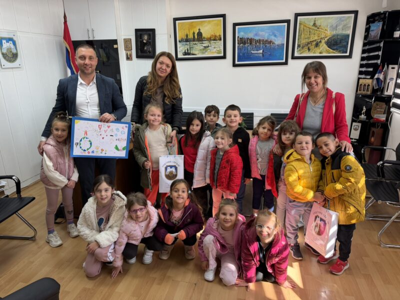 Zvezdice iz Poletarca posetile Opštinu Svrljig u okviru Dečje nedelje 1 Dečja nedelja, obeležavanje u Svrljgu, foto: Svrljiške novine