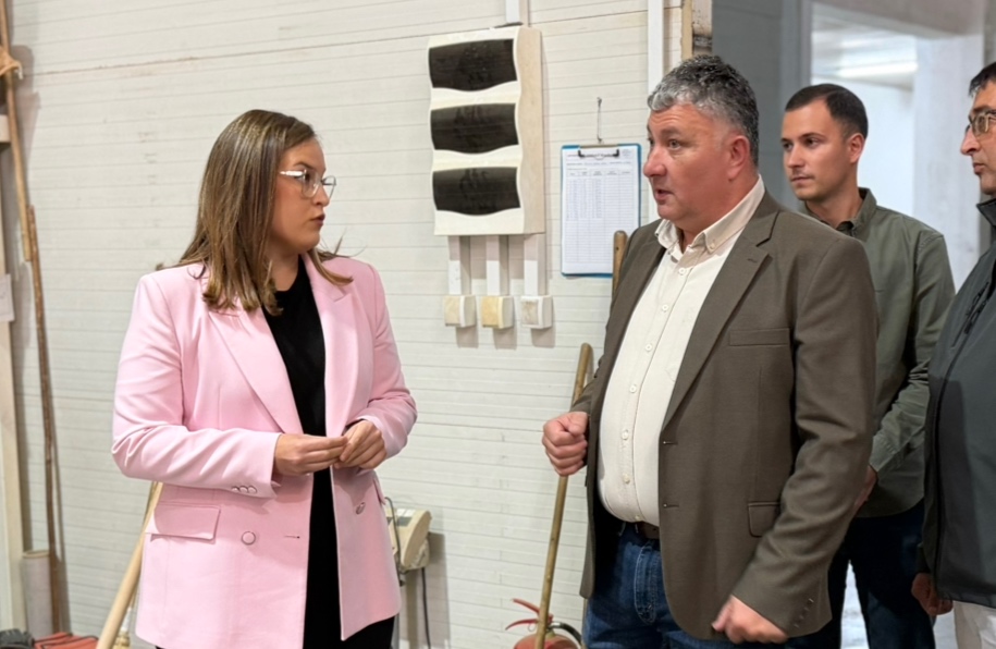 Sara Pavkov posetila fabriku „Jeligor” u Svrljigu i razgovarala sa privrednicima 2 Poseta fabrici Jeligor, foto: Svrljiške novine
