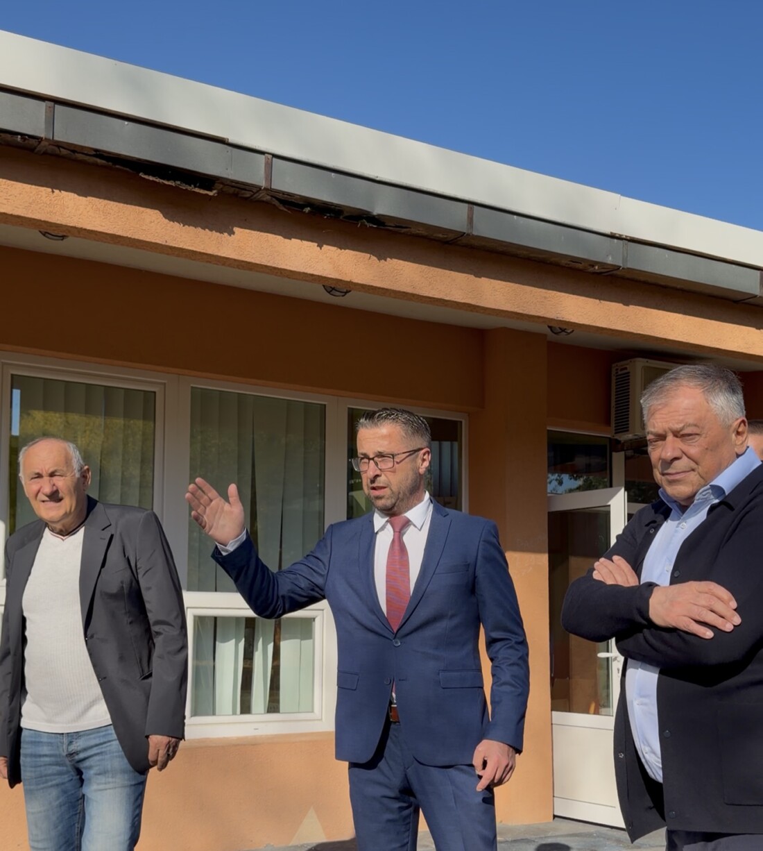 Ministar Novica Tončev, direktor PU Poletarac Dejan Miletić i odbornik Zoran Nikodijević, foto: Svrljiške novine