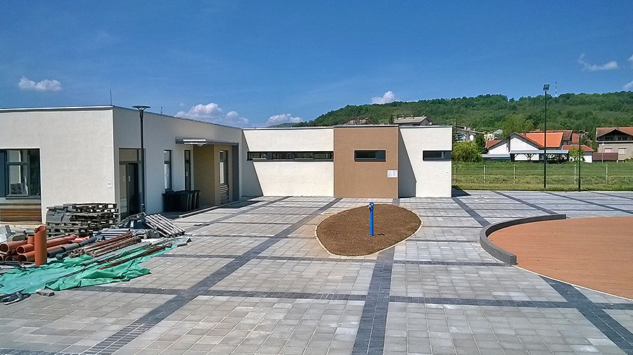 Završni radovi na bazenu 2 Foto: Svrljiške novine / Upravna zgrada bazena