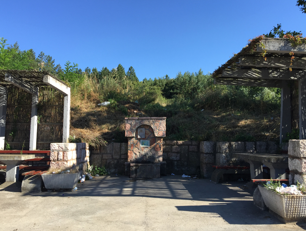 Prevoj Gramada i pogled na stajalište pored nekadašnje kafane, foto: M. M. / Svrljiške novine